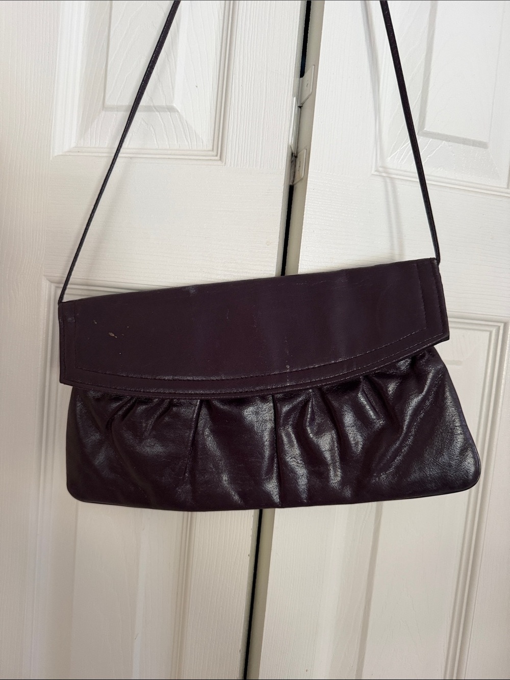 Women's Leather Shoulder Bag in Dark Plum